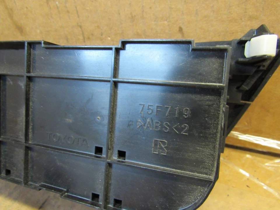 Оригинальный климат-контроль температуры тепла переменного тока для Toyota RAV4 2016 2017 2018 годов выпуска 559000R110 - Изображение 3 из 4