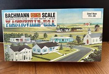 PLASTICVILLE O/S 1914-200 SCHOOL NICE COMPLETE IN BOX DARK GRAY ROOF NO LOGO VSN