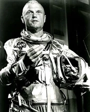 JOHN GLENN MERCURY ASTRONAUT - 8X10 NASA PHOTO (ZZ-085)