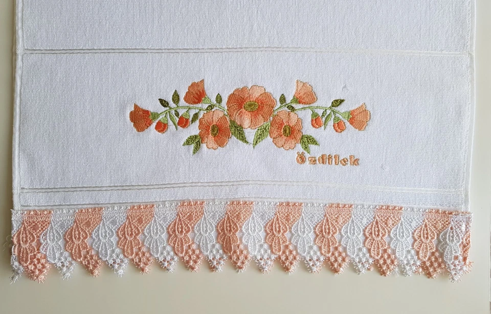 Serviette de toilette coton brodé fleurs, guipure blanc corail saumon. Ozdilek - Photo 2/4