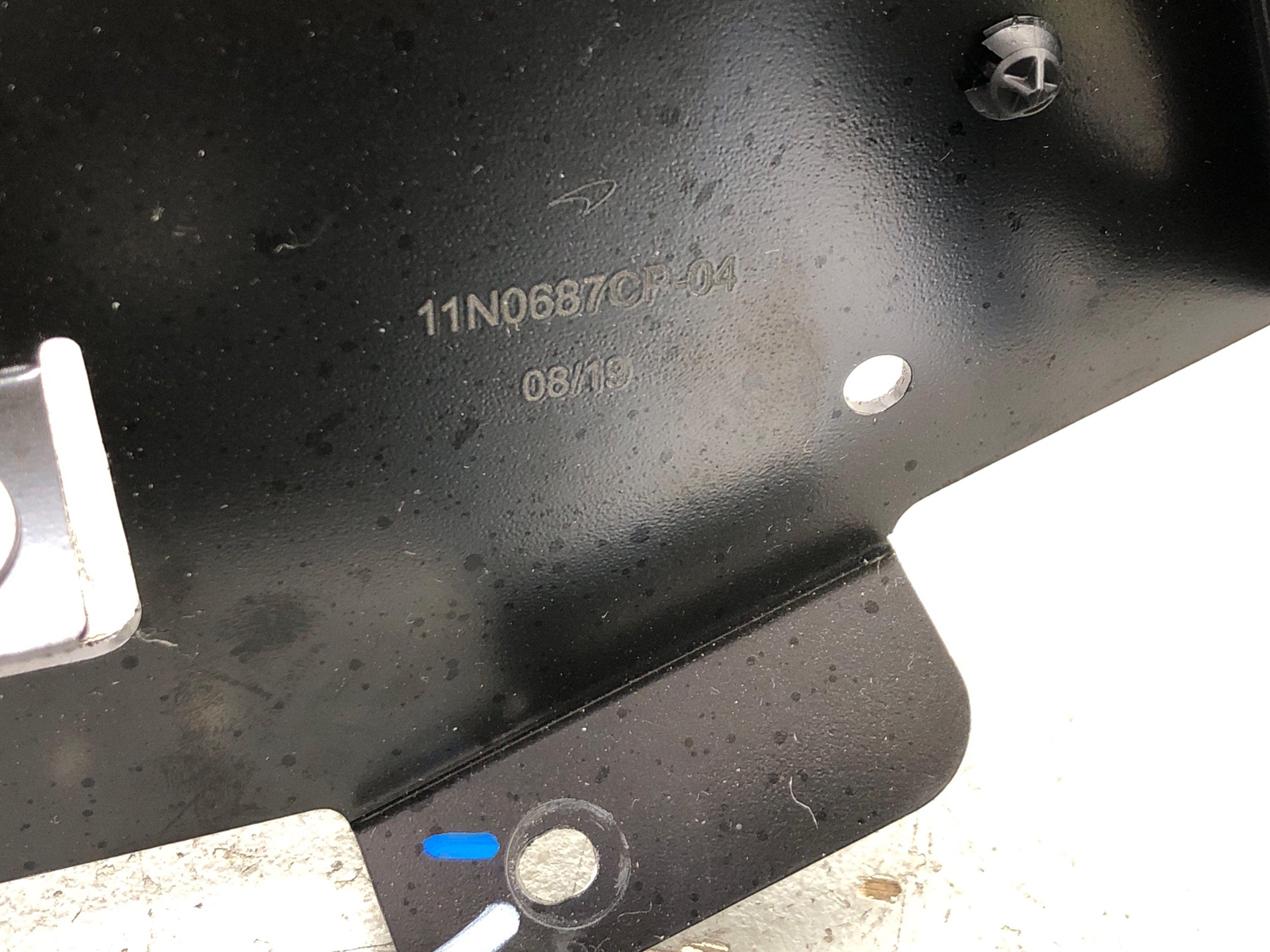 2020-2023 MCLAREN GT FRONT RIGHT FOOT REST OUTER BRACKET 11N0893CP OEM 2021 2022
