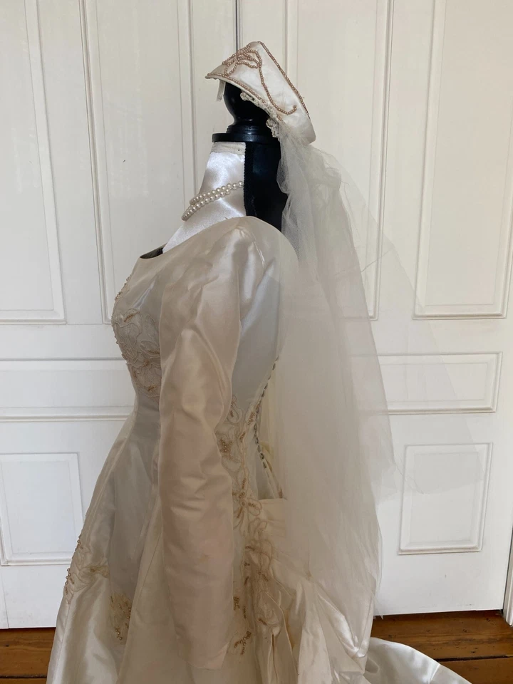 Vestido de novia vintage años 50 diseñado por María de Pandora marfil perla bordado a mano Foto 4 de 4