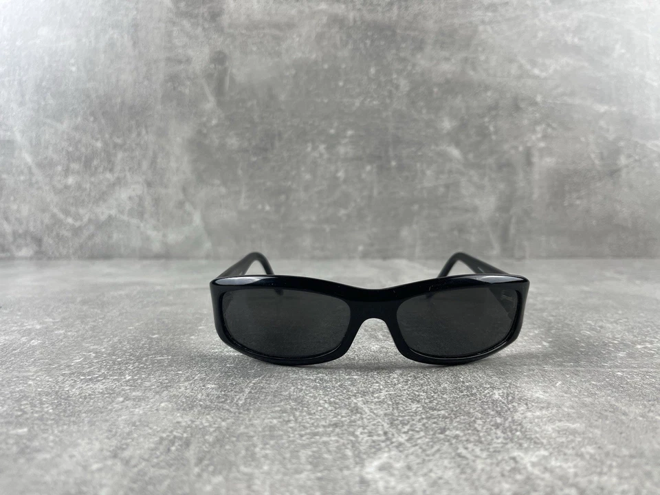 Gafas de sol Giorgio Armani vintage años 90 envolventes ovaladas negras acetato hechas en Italia Foto 2 de 4