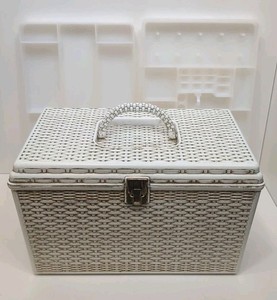 Wilson WIL-HOLD White/Gold Plastic Wicker Basket Style Sewing Box NICE! FreeShip