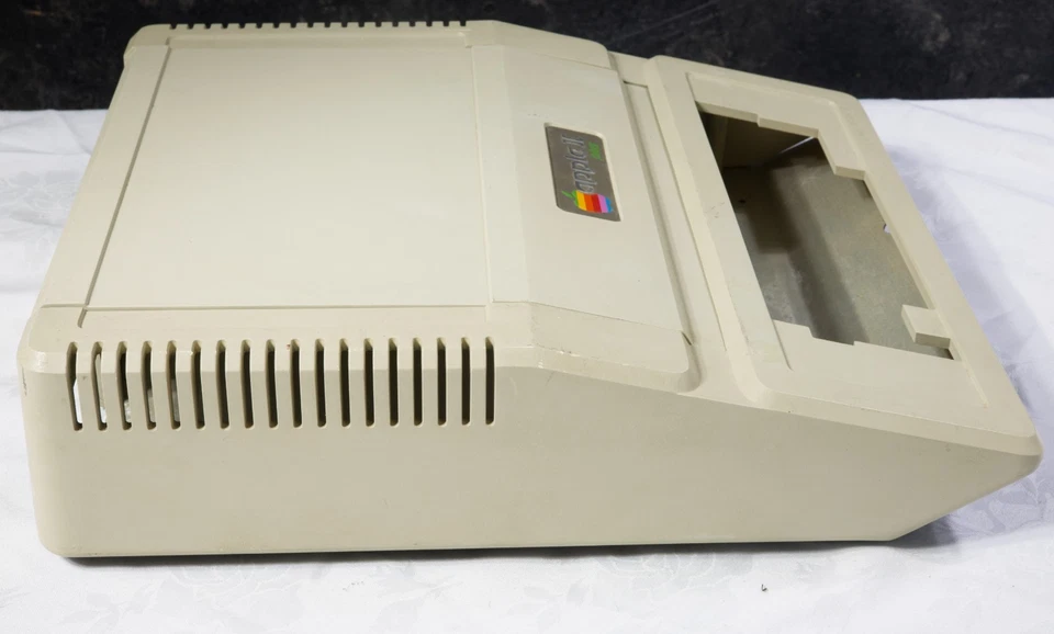 Vintage Apple II Plus  A2S1048 empty case 216290 - Image 2 of 4