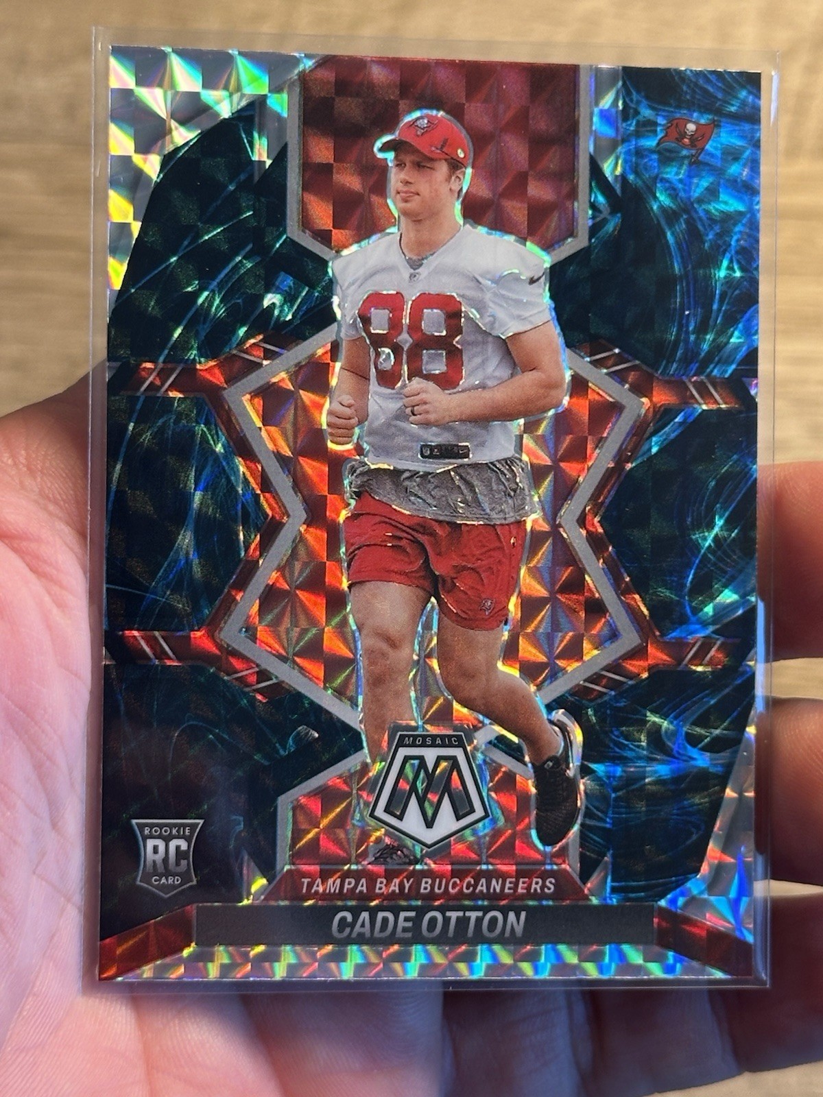 2022 Panini Mosaic Rookies Cade Otton #361 Genesis Mosaic Prizm (RC)