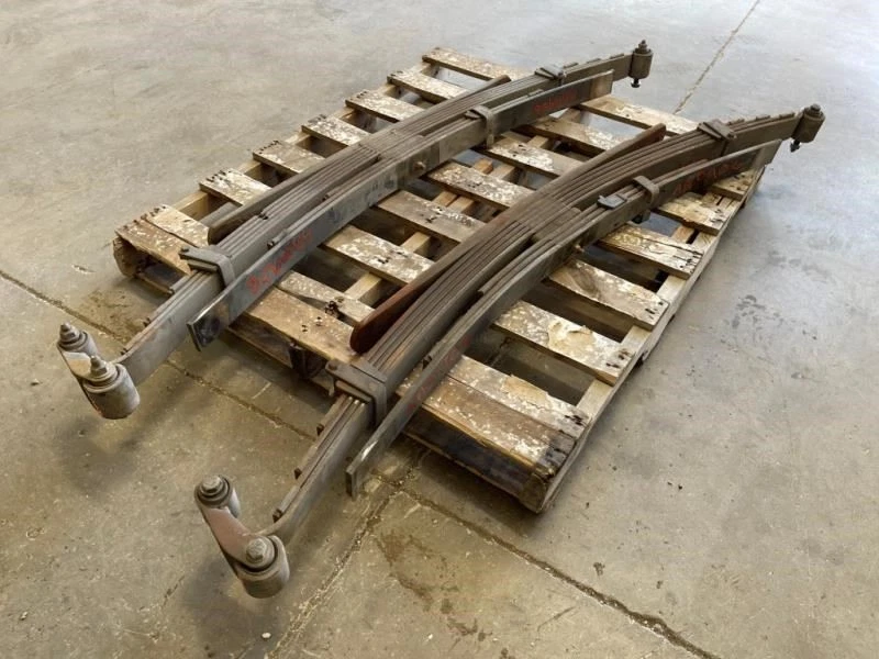 USADO Chevy 00 C3500 Par de MUELLES DE HOJA TRASEROS 9 hojas enviados 29638 Foto 2 de 4