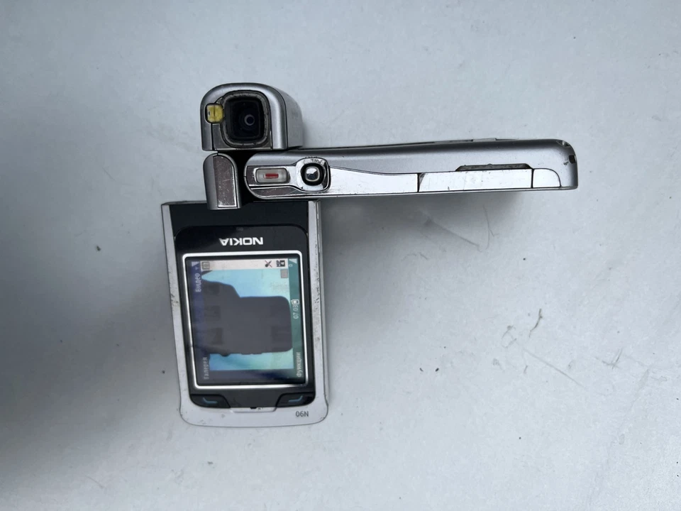 Nokia N90 3G Symbian OS 8 31 MB Unlocked 3G smartphone mobile cell phone - Image 3 of 4