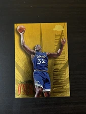 Shaquille O'Neal 1995-96 Skybox Premium Larger than Life #L7 Orlando Magic Foil