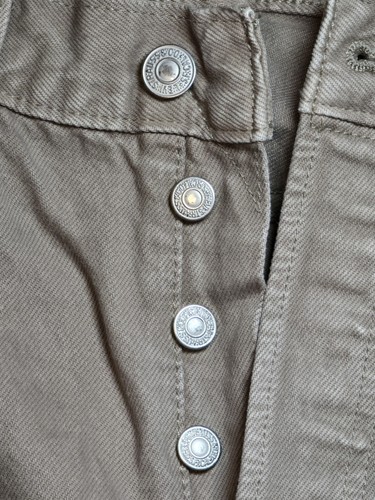 Jeans Levi's ALL BEIGE uomo 501 vestibilità originale, US 32x32 nuovi con etichette con difetti - Foto 10 di 10