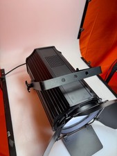 SHEHDS 200W LED Zoom Fresnel Spotlight 10 60 DMX Stage Light With Barn door