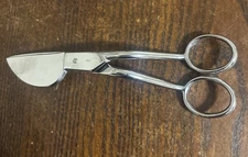 SIGNED ITALY GINGHER? 6” LONG KNIFE EDGE APPLIQUÉ SCISSORS, SHARP