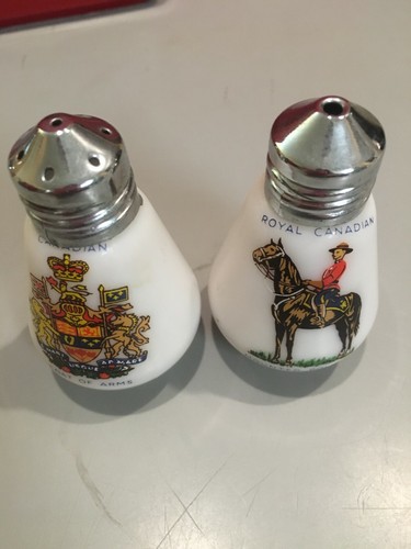 Vintage Salz & Pfefferstreuer Souvenir aus Kanada kanadisches Siegel Polizei Waffen - Bild 7 von 7