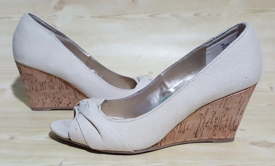 Mix No. Zapatos de salón de cuña de lona Peep Toe para mujer 7 M Foto 4 de 4