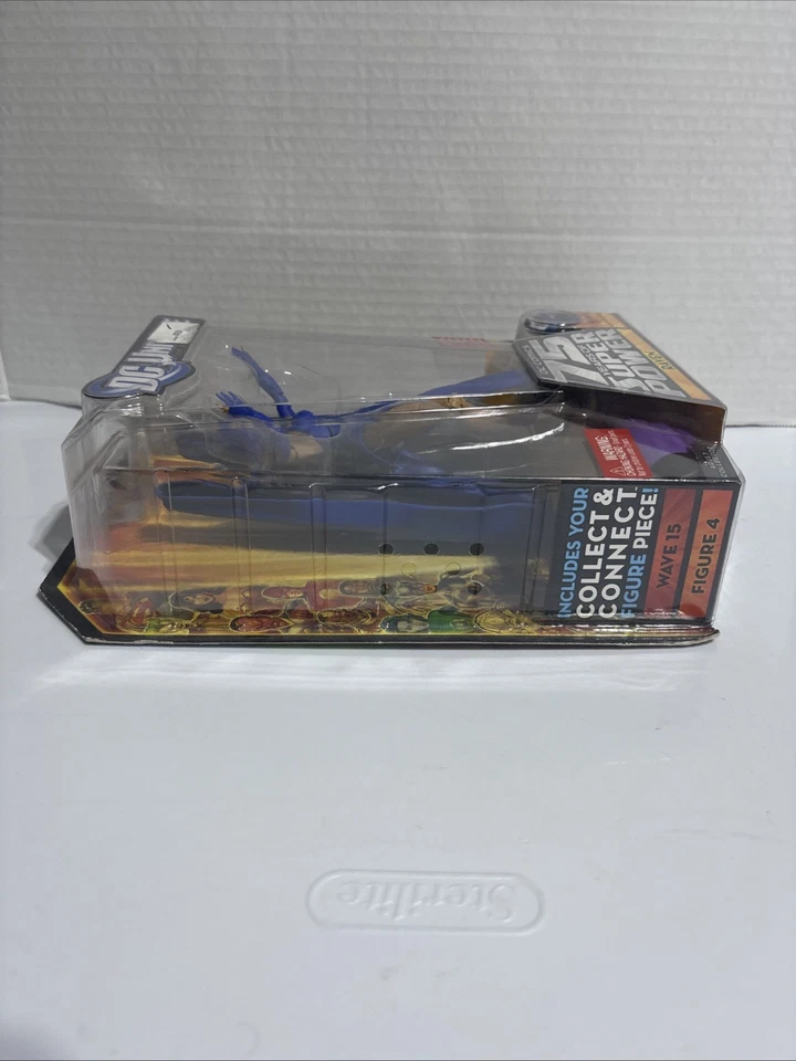 NOVO BONECO MATTEL DC UNIVERSO CLASSICS RAVEN 6” R5812 - Imagem 4 de 4