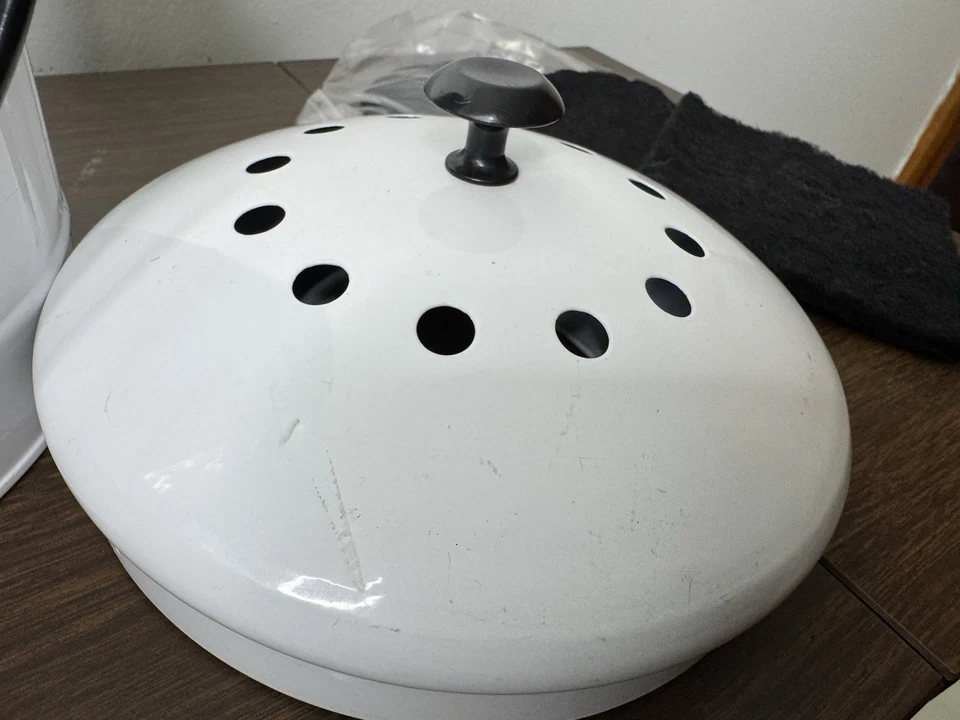 Behrens Metalware Composting Can Kitchen White  - Image 4 of 4