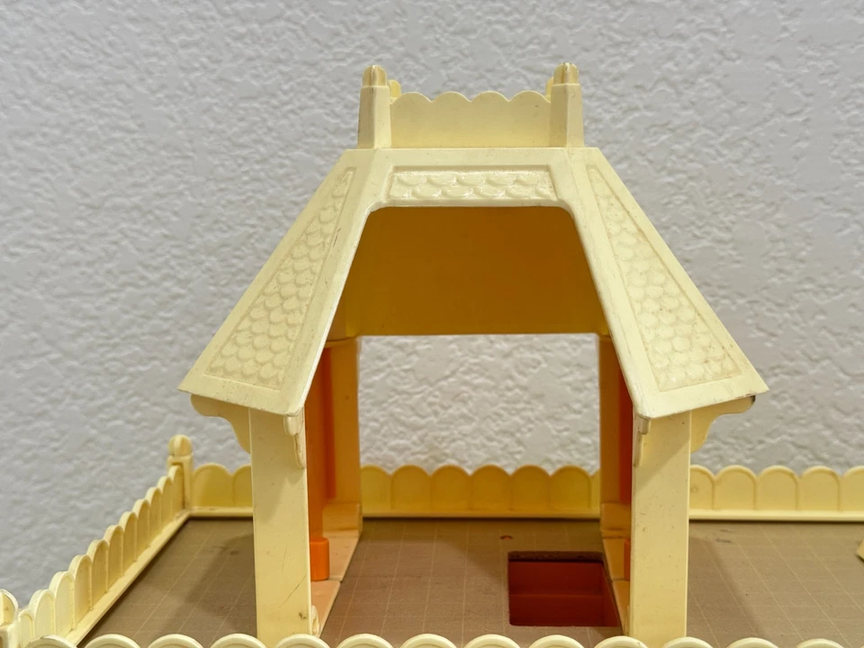 Casa de muñecas victoriana Mattel The Littles 1980 vintage rara con muchos muebles Foto 2 de 4