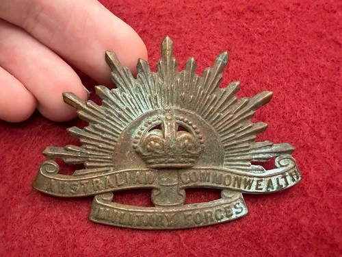 WW1 Original AUSTRALIAN COMMONWEALTH MILITARY FORCES Rising Sun Slouch Hat Badge