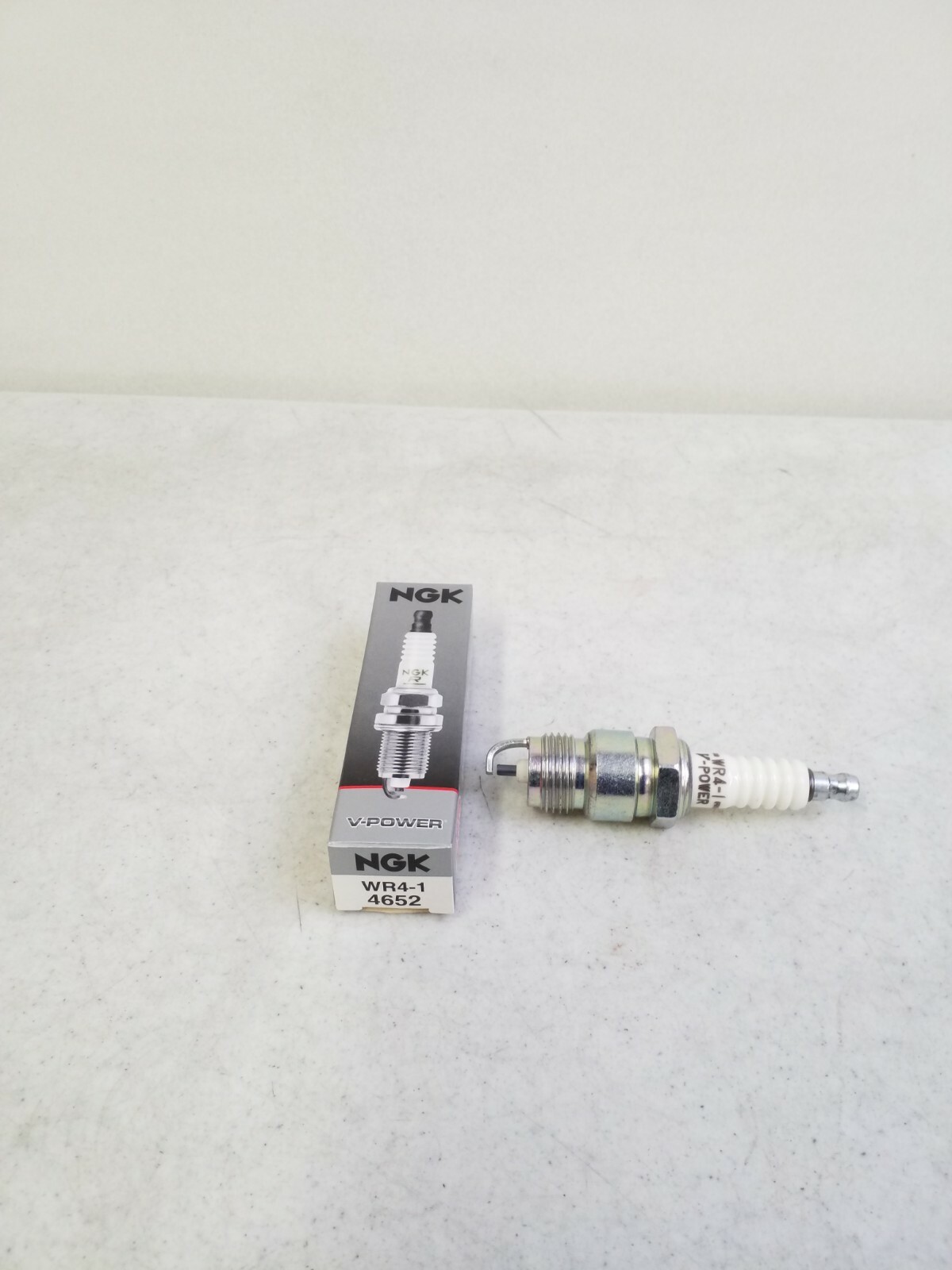 4652 NGK WR4-1 V-Power Spark Plug Qty 1 Piece 
