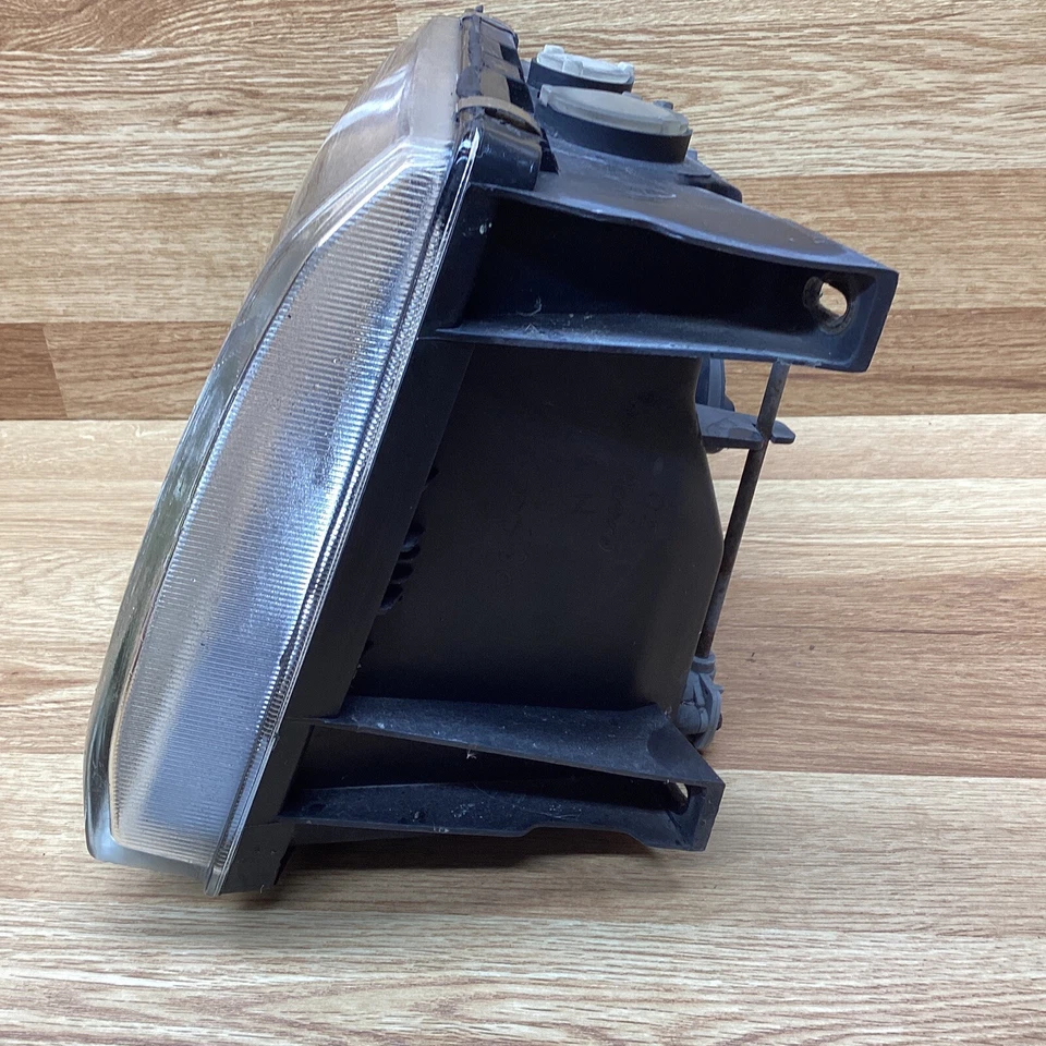 Faro derecho pasajero MITSUBISHI MONTERO 1992-1997 lámpara lente carcasa 8206704 Foto 2 de 3