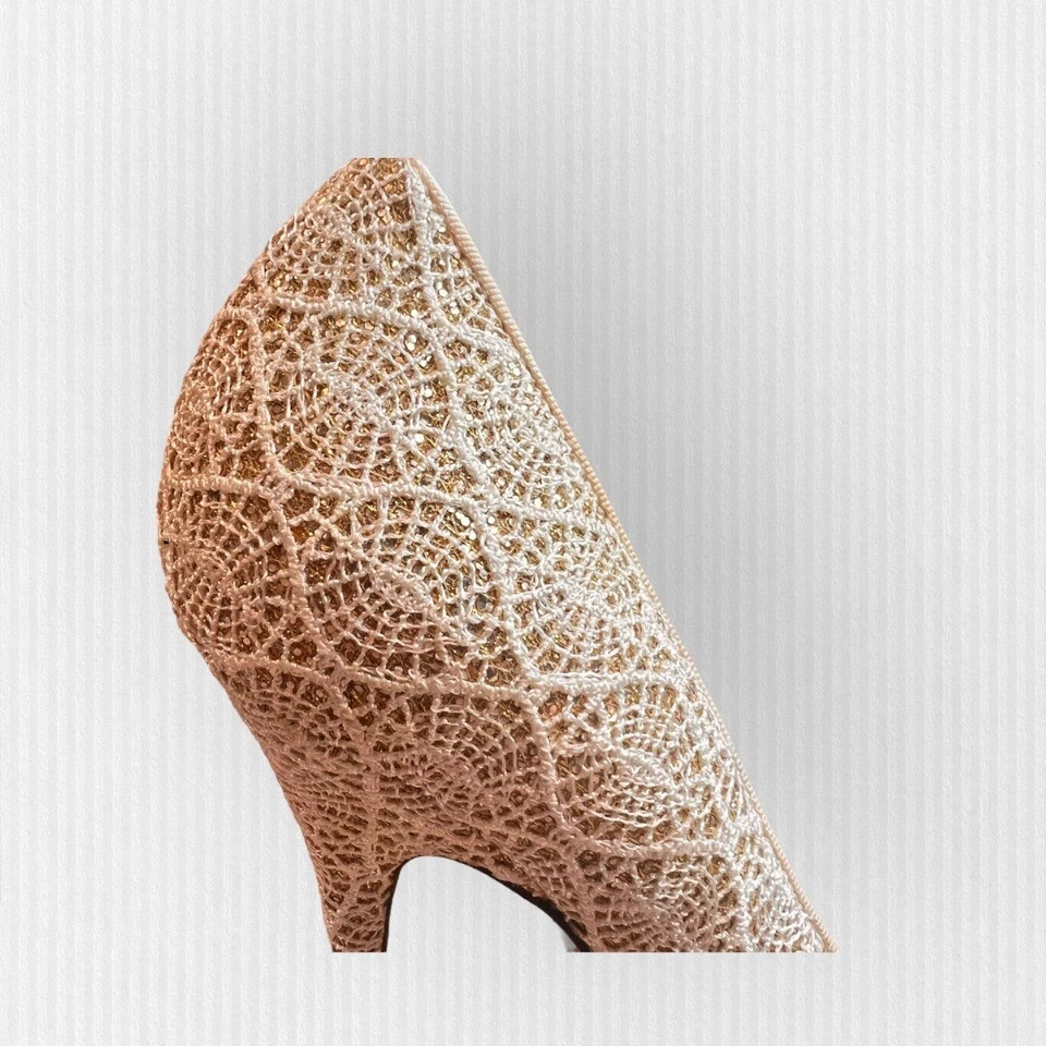 Palter DeLiso Kiss Ivory Heirloom Lace Gold Glitter Pump Size Italy 37 US 6.5 - Image 3 of 4