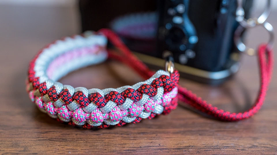 Correa de muñeca personalizada para cámara + llavero a juego gratis rojo rosa cómodo Paracord Foto 3 de 4