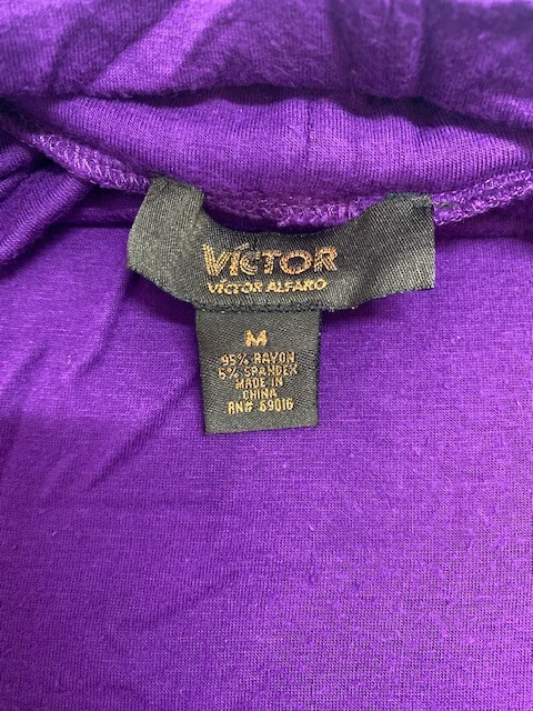 Top para mujer Victor Alfaro púrpura liso cuello alto fruncido mangas largas talla mediana Foto 3 de 4