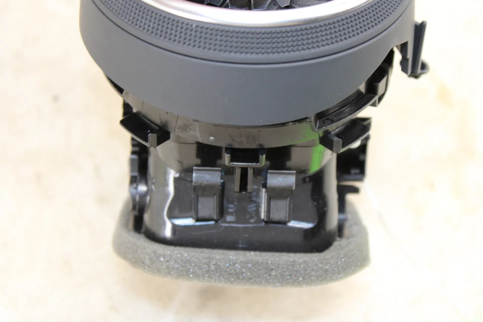 Audi TT 2016-2023 tablero central derecho ventilación de aire 8S1820952HJU OEM HE67 Foto 2 de 4