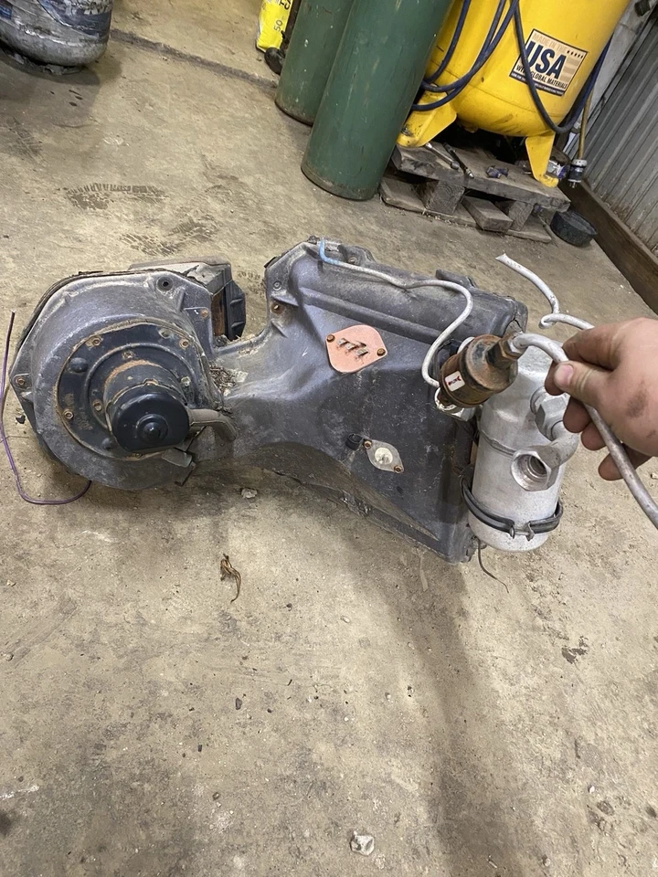 Oldsmobile 98 1986 caja de calefacción de aire acondicionado Foto 2 de 4