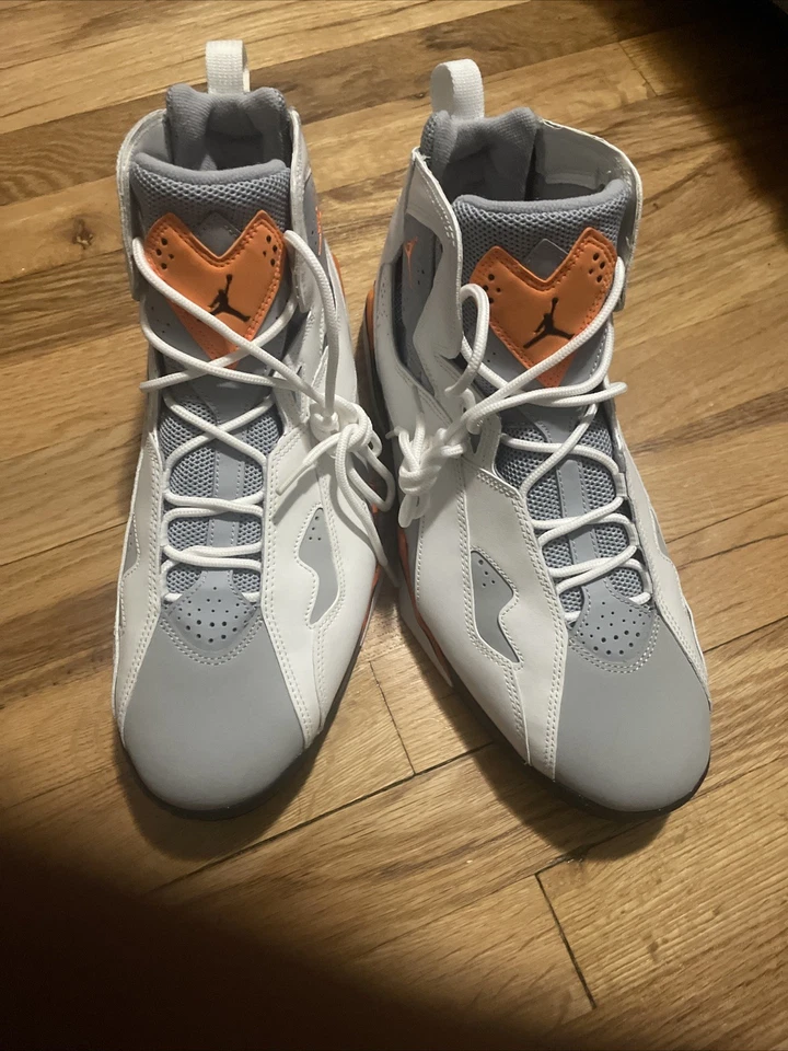 Jordan True Flight Wolf gris y naranja Foto 3 de 4