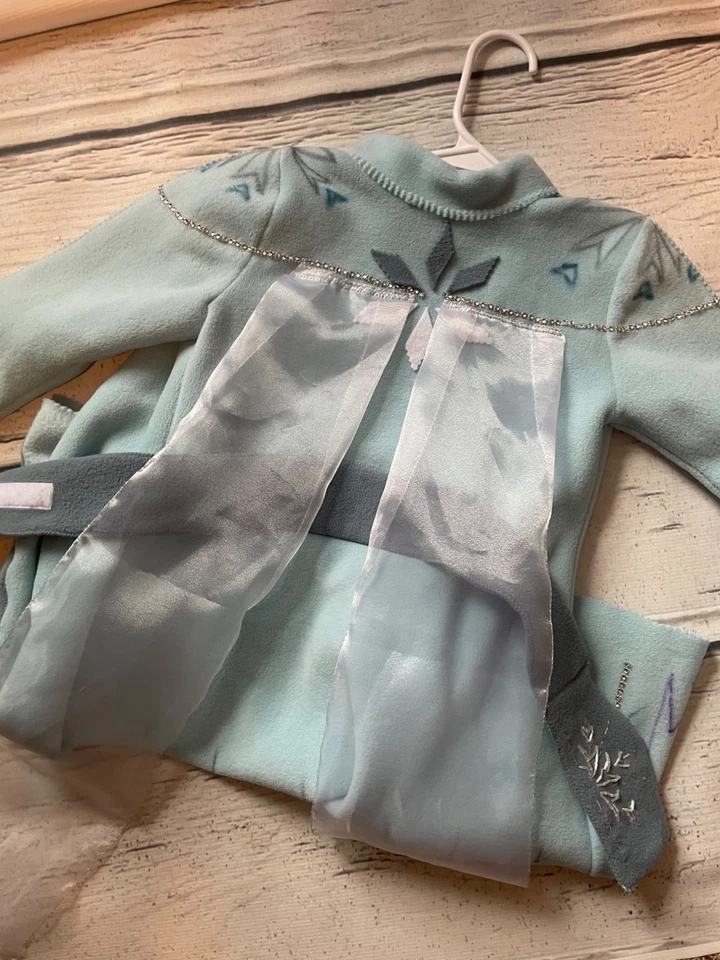 Abrigo de fieltro congelado Elsa hecho a mano Foto 4 de 4