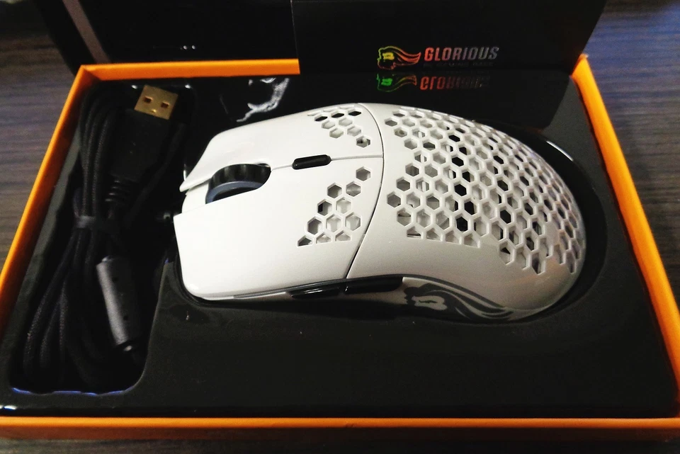 Glorious Model O RGB PC Gaming Mouse ~ CO-GWHITE ~ Glossy White ~ Wired - Image 4 of 4