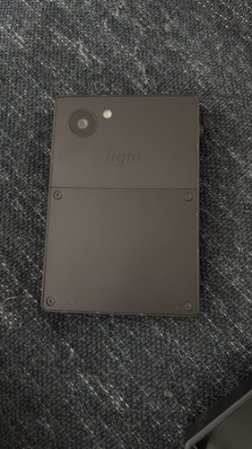 Light Phone III Mint Condition (With Extras) - Photo 6 sur 6