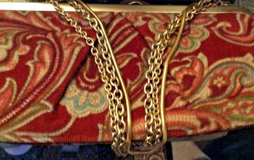 Bolso de mano Valerie Stevens de terciopelo rojo cachemira. - Imagen 4 de 5