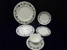 Burgundy by Royal Doulton 6pc Place Setting Gray, Green Leaves & Blue Grapes