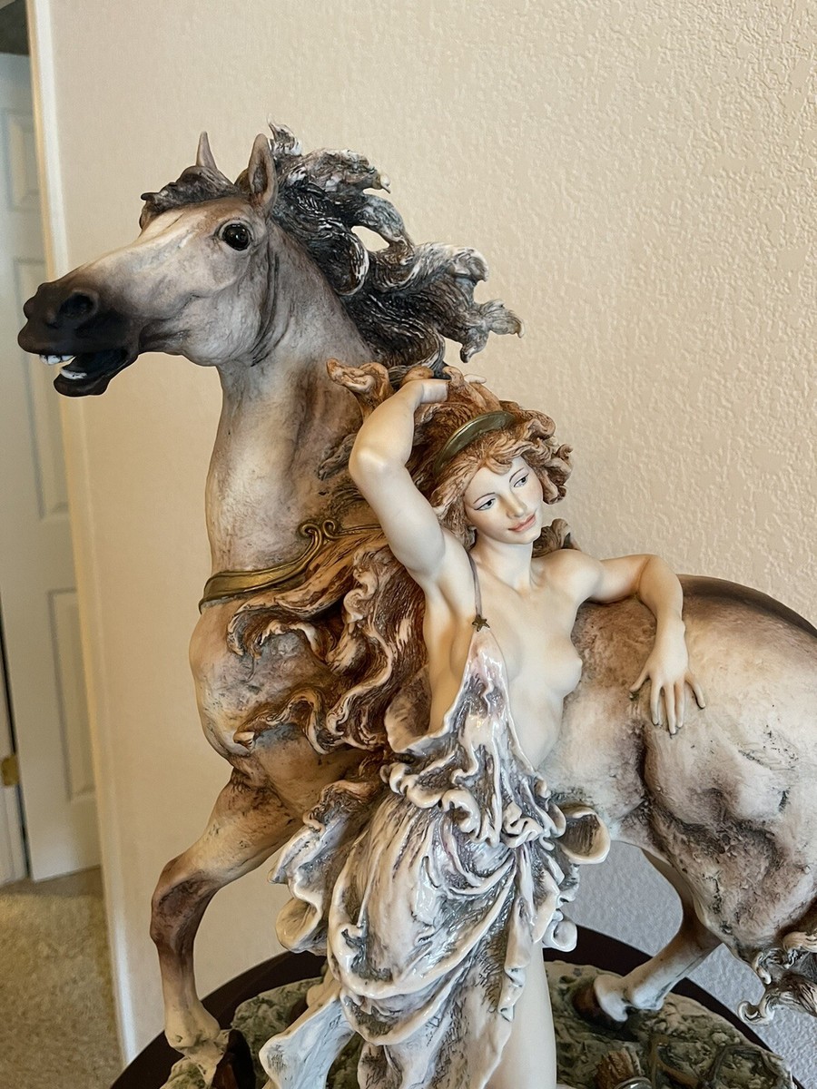Giuseppe Armani Porcelain Figurine “ARTEMIS” 126-C LE 1417/5000