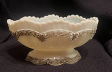 Northwood Custard Glass Chrysanthemum Sprig Berry Bowl