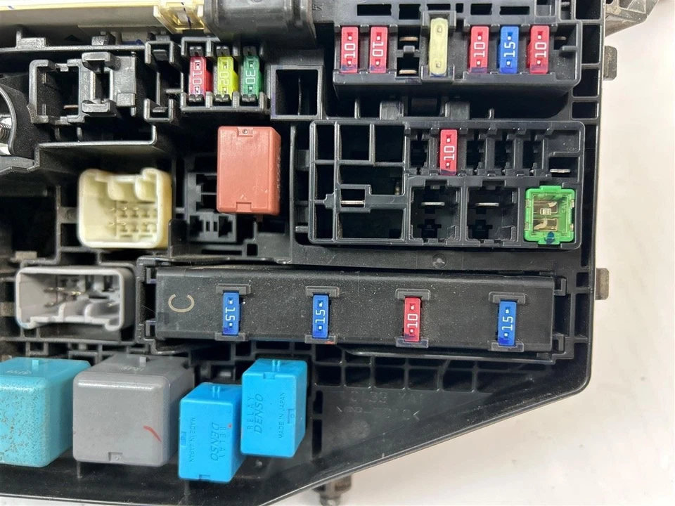 Caja de fusibles de motor Scion TC 2011-2013 OEM Foto 2 de 4