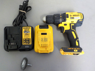 DeWALT DCD777 Cordless Drill Driver W/ 4AH BATTERY, CHARGER - FREE SHIPPING