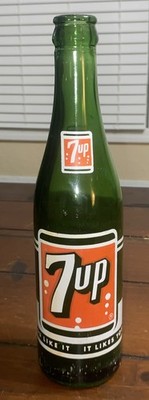 Vintage 1962 10 fl Oz 7up Bottle