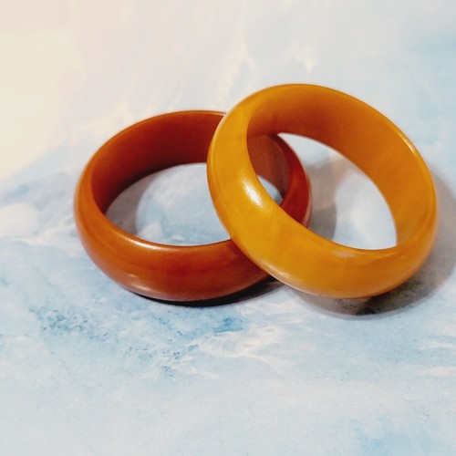 Zwei 2 Vintage Butterscotch Bakelit Serviettenringe - 2" Gedeck Retro Dekor