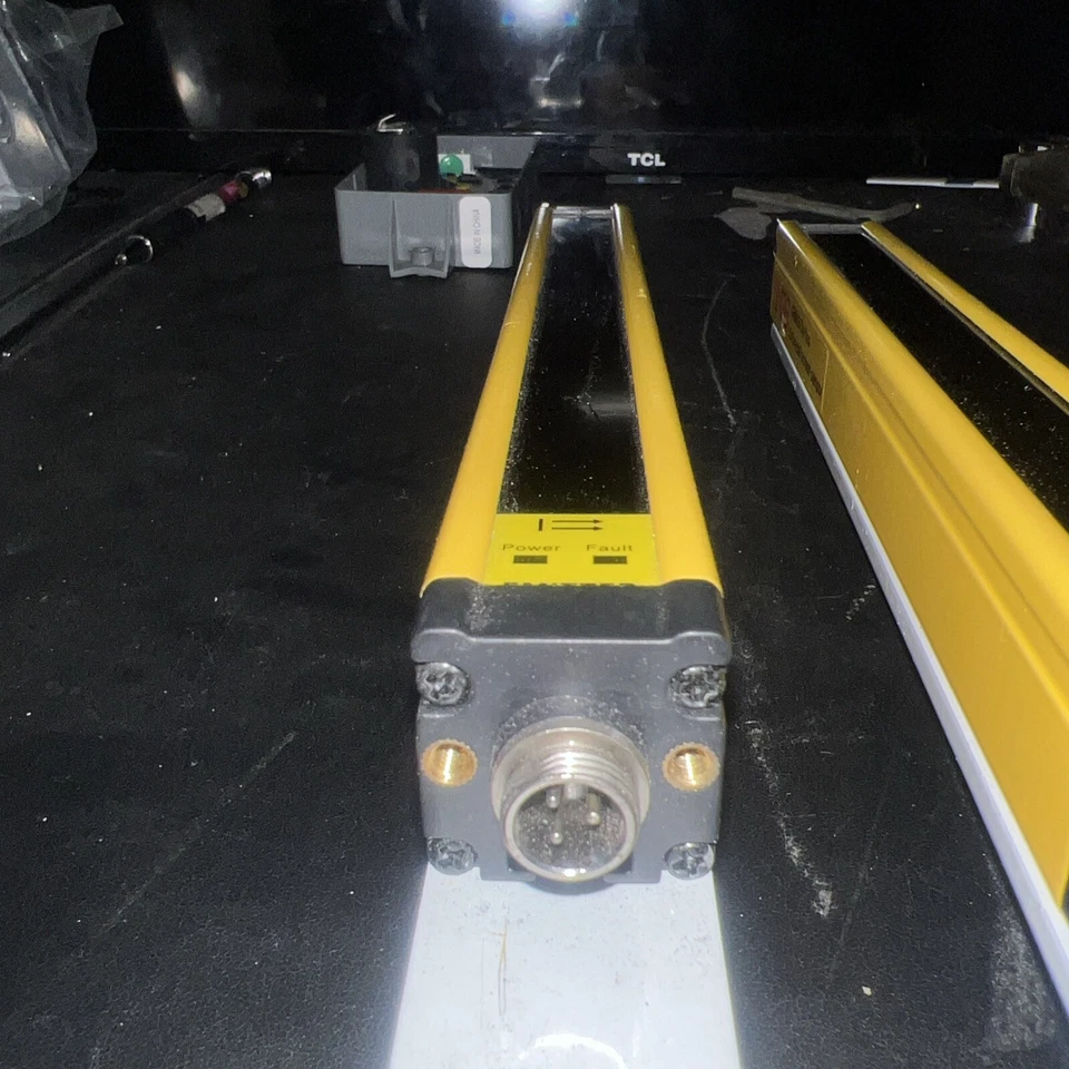 YINGB Light Curtain GMNB-12-2-C Emitter/ receiver With Brackets (H4) - Image 4 of 4