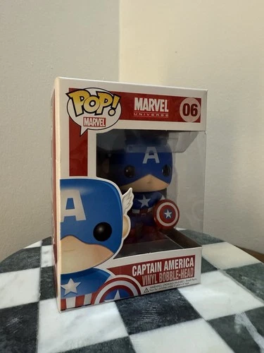Funko Pop! Vinyl: Captain America #06 Marvel Universe Bobble-Head Figure