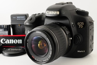 Canon EOS 7D Mark II Digitale Spiegelreflexkamera mit 18-55mm Objektiv...