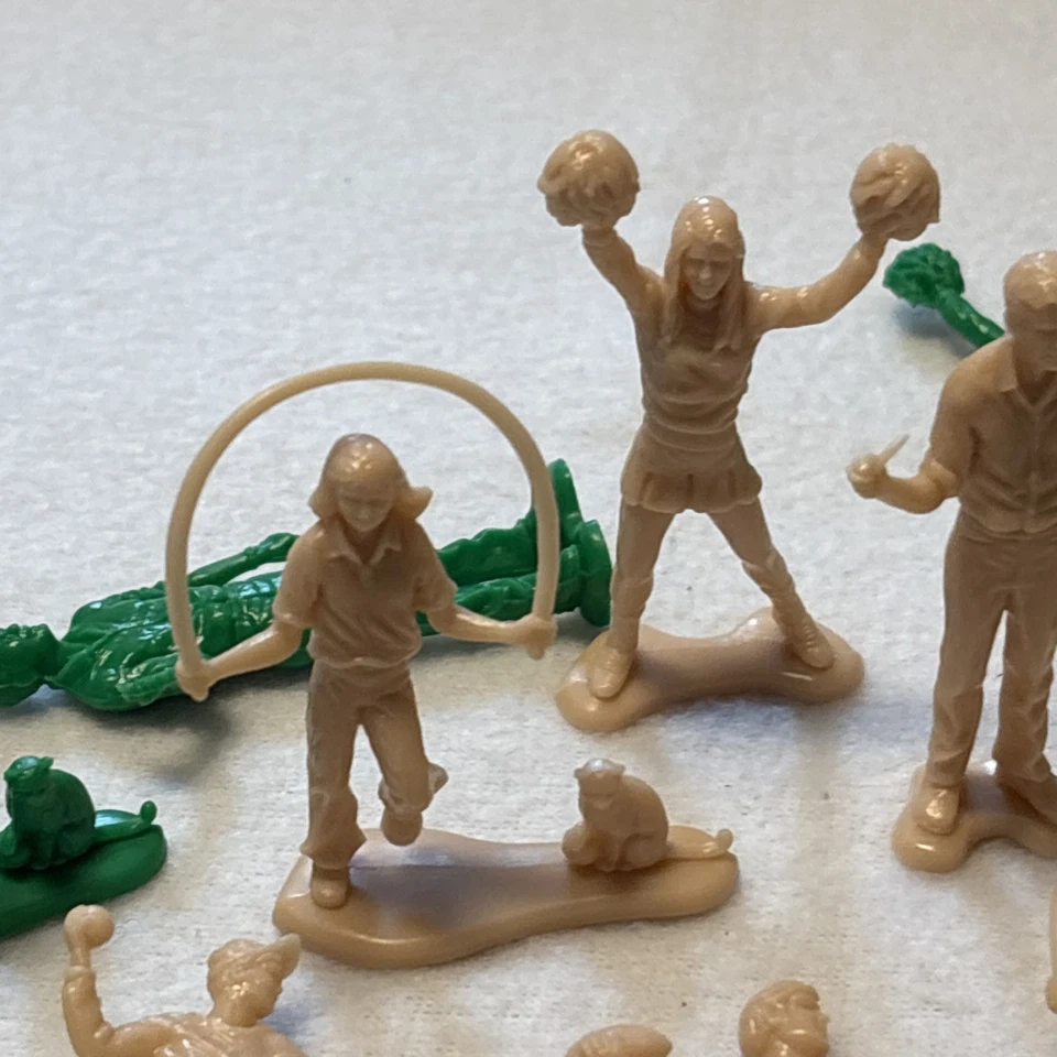 Tim Mee Plastic Suburban Family People Figure Mom Dad Boy Girl Playing Firemen - Image 2 of 4