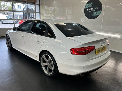 2013 Audi A4 2.0 TDI QUATTRO BLACK EDITION S/S 4d 174 BHP Saloon Diesel Automati - Picture 12 of 24