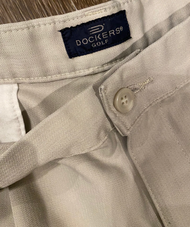 Pantalones Cortos Informales de Vestido Dockers Golf Caqui Plisado Micro Poliéster W40 Bolsillos para Hombre” Foto 3 de 4