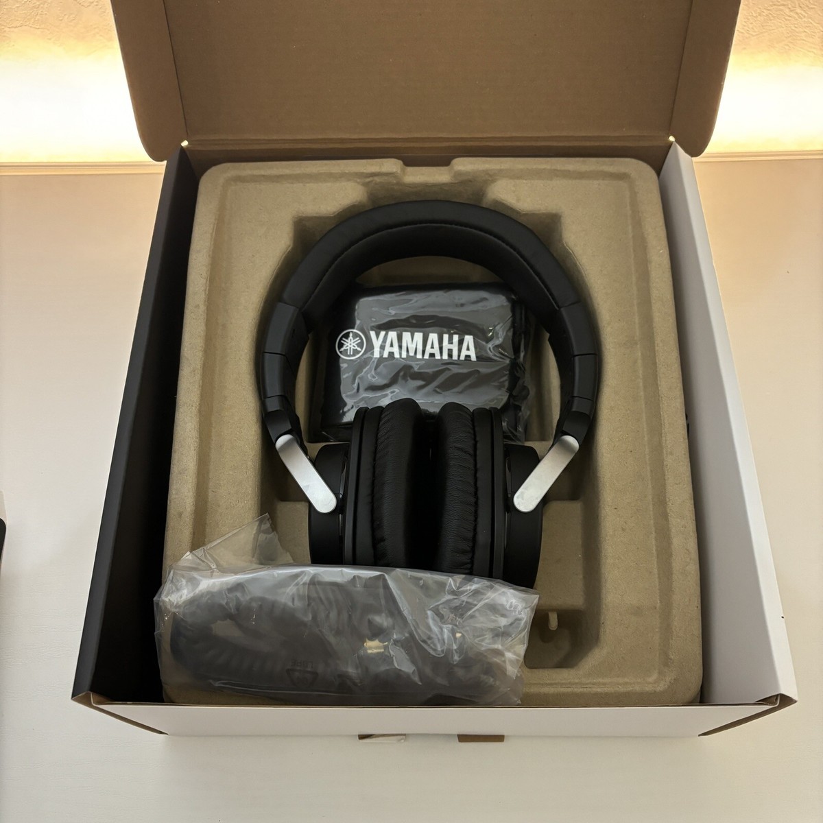 Yamaha HPH-MT8 Studio Monitor Headphones (Black) from Japan