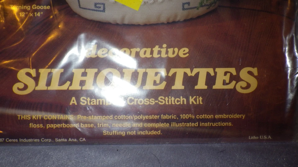 Kit de siluetas de punto de cruz estampadas de ganso giratorio 12" x 14" nuevo en paquete Foto 2 de 4