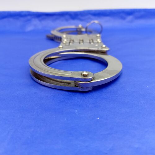 Triple Hinge Handcuffs – Heavy Duty Police Security Cuffs with 1 Key – Used - Picture 6 of 6